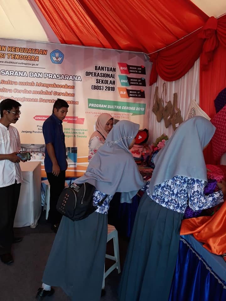 Mengenal Jurusan Kriya Kreatif Batik dan Tekstil (KKBT) di SMKN 4 Kendari - SMKN 4 KENDARI