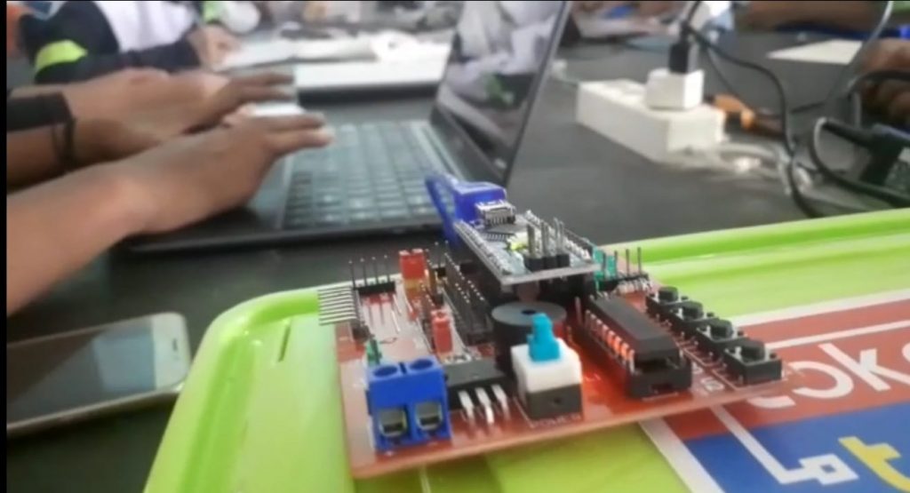 Pembuatan Smart Home Berbasis IoT - SMKN 4 KENDARI